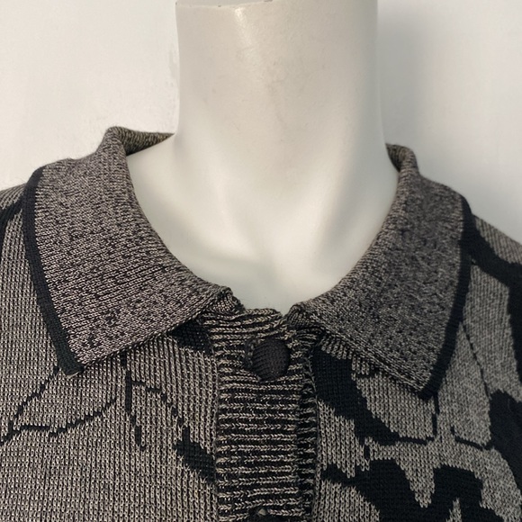 Grey and Black Cardigan Sweater with an Artistic Abstract Design - Picture 4 of 8